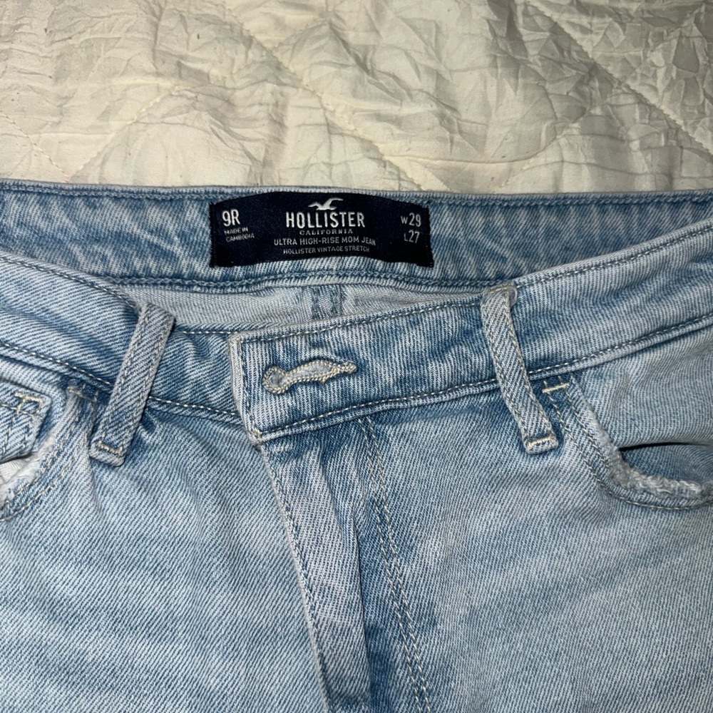 HOLLISTER RIPPED MOM JEAN - Picture 2 of 3